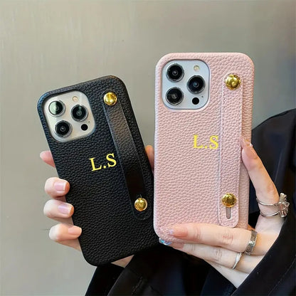 Capa iPhone com Iniciais e Fivela