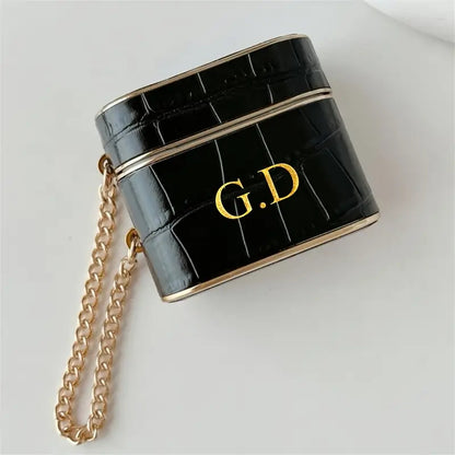 Capa AirPods Croc com detalhe dourado