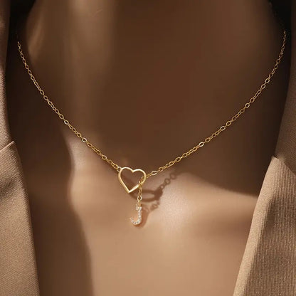 Colar Coração com Inicial e Brilhantes