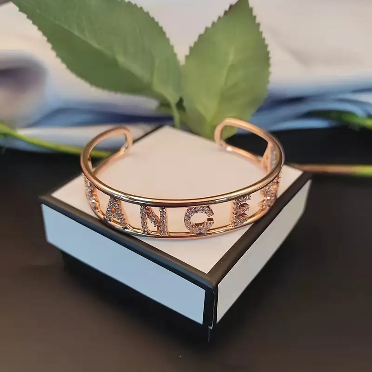 Pulseira com Nome e Brilhantes