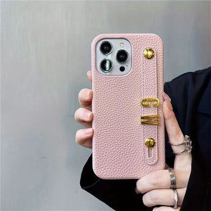 Capa iPhone com Duas Iniciais e Fivela