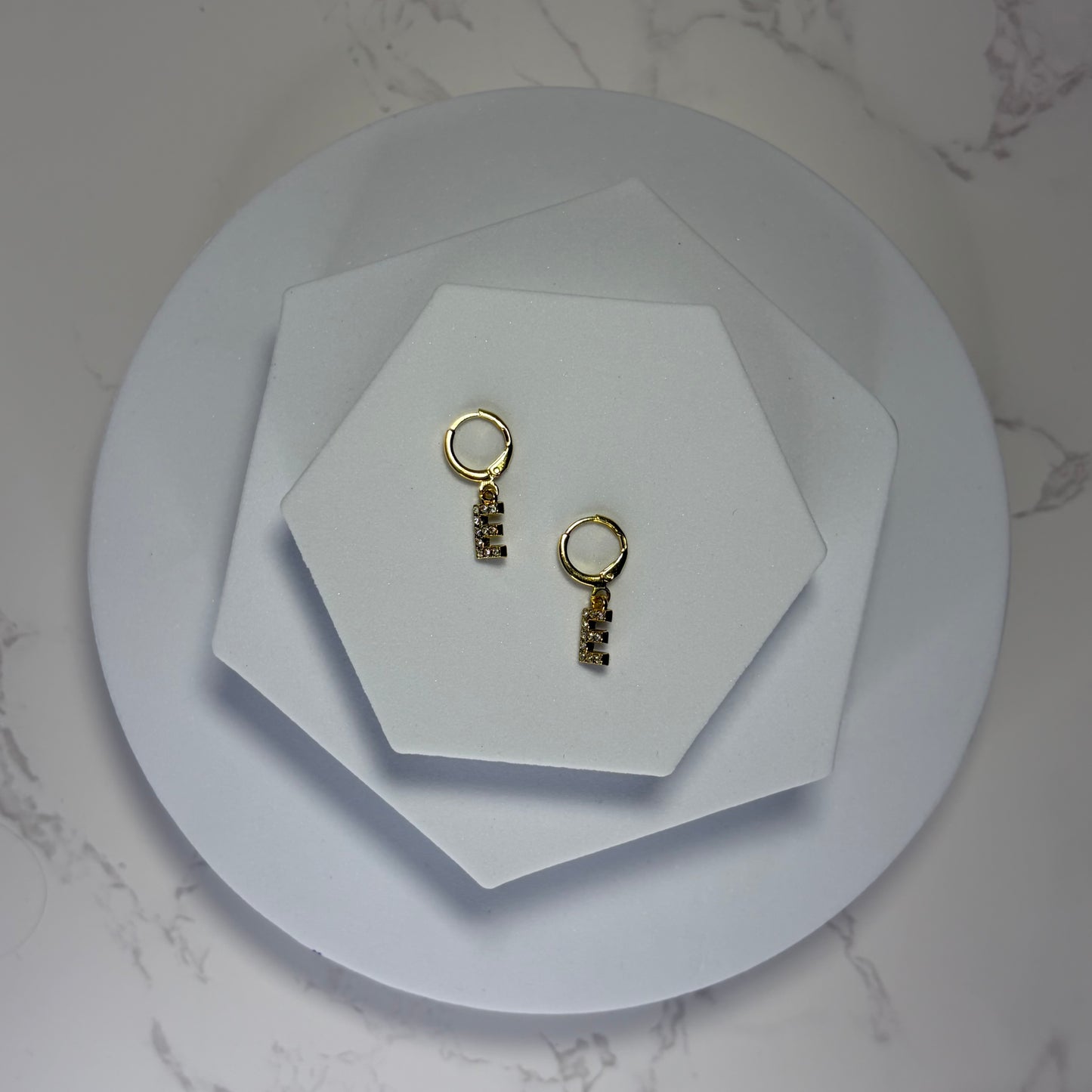 Brincos com Inicial e Brilhante