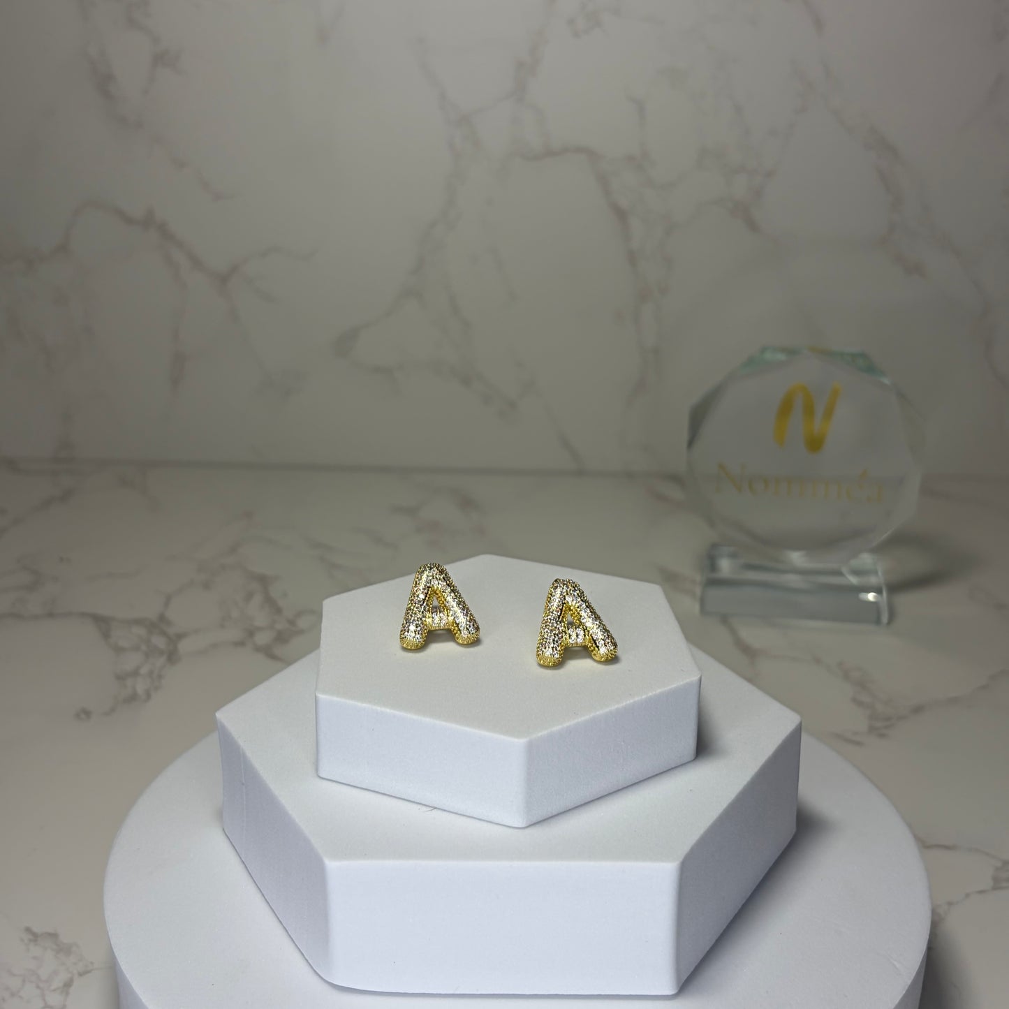 Brincos com Iniciais Brilhantes