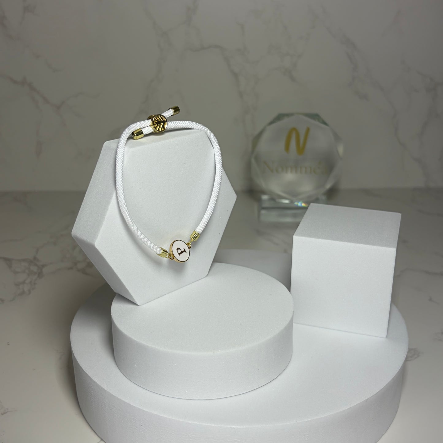 Pulseira Tecido com Inicial Redonda