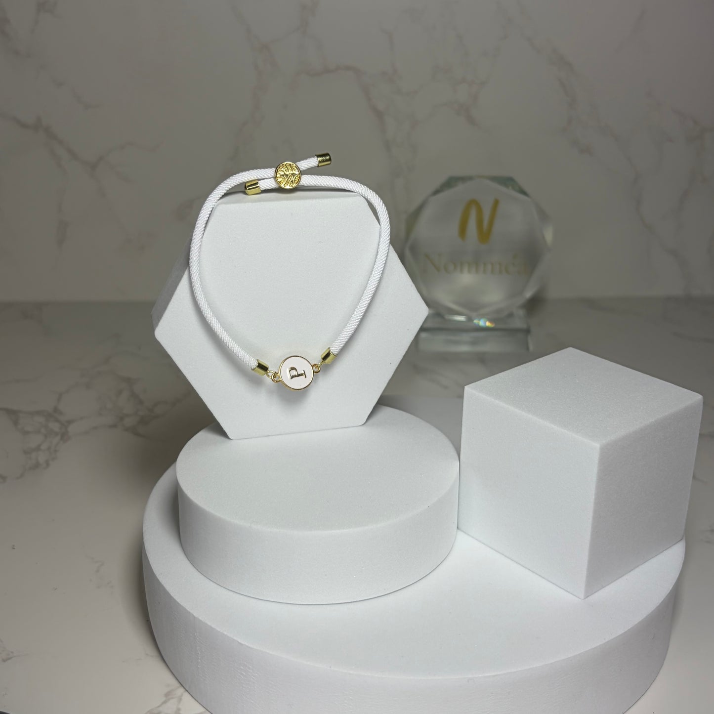 Pulseira Tecido com Inicial Redonda