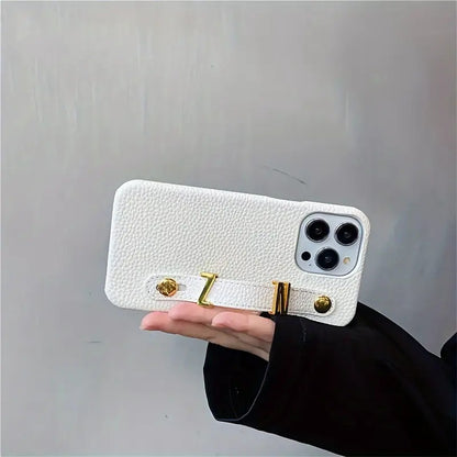 Capa iPhone com Duas Iniciais e Fivela