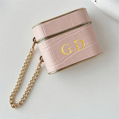 Capa AirPods Croc com detalhe dourado